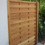 Garten- und Landschaftsbau Peter Oskar in Reithofen - Garten Sichtschutz Nachbar Terasse Holz