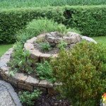 Garten- und Landschaftsbau Peter Oskar in Reithofen - Garten Terasse Abgrenzung Turm Stein
